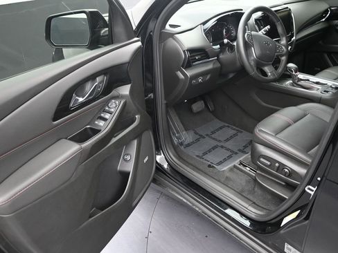 Used 2023 Chevrolet Traverse RS FWD image 10