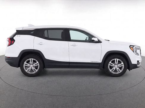 Used 2024 GMC Terrain SLE FWD image 8