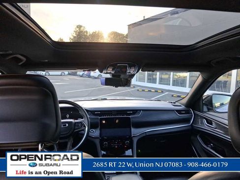 Used 2021 Jeep Grand Cherokee L Overland w/ Luxury Tech Group IV AWD/4WD image 14