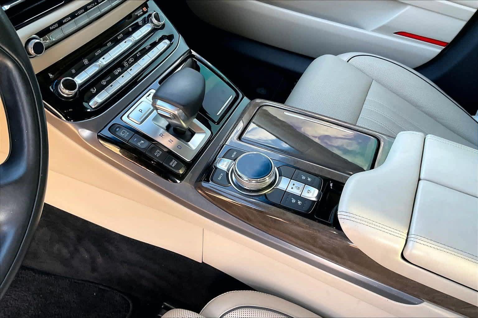 Used 2018 Genesis G90 3.3T Premium RWD image 15