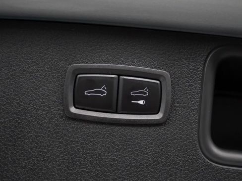 Certified 2026 Porsche Macan AWD/4WD image 27