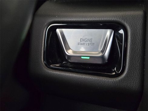 Used 2025 GMC Yukon Denali RWD image 24