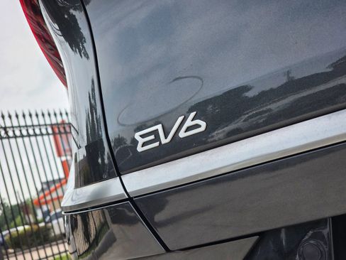 Used 2024 Kia EV6 Wind RWD image 40