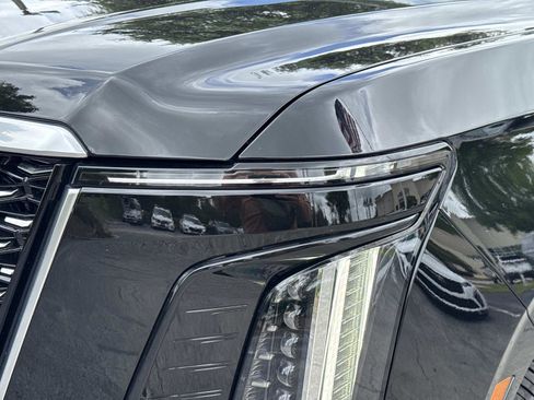 Used 2025 Cadillac Escalade ESV Premium Luxury AWD/4WD image 9