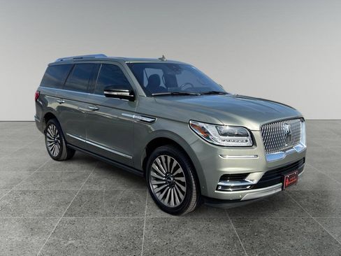 Used 2019 Lincoln Navigator Reserve image 3