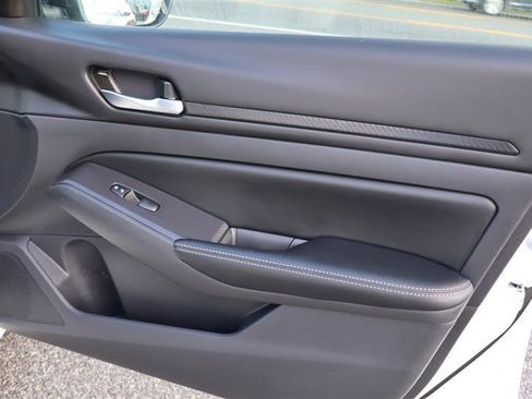 Used 2025 Nissan Altima 2.5 SV image 10