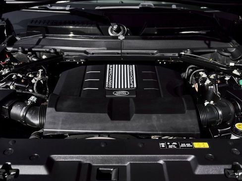 Used 2024 Land Rover Defender 110 SE image 25