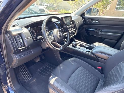 Used 2022 Nissan Pathfinder SV AWD/4WD image 21