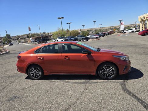 Used 2023 Kia Forte GT-Line w/ GT-Line Premium Package FWD image 4
