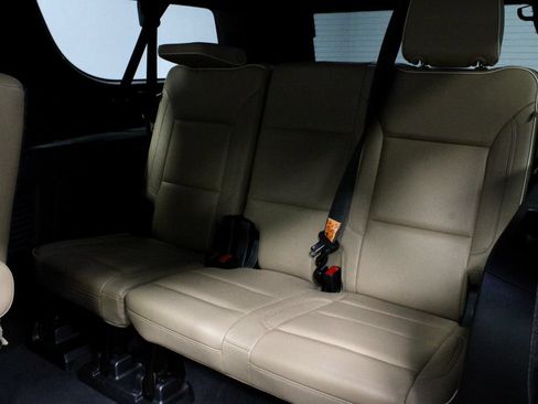 Used 2021 Chevrolet Suburban Premier w/ Premium Package AWD/4WD image 25