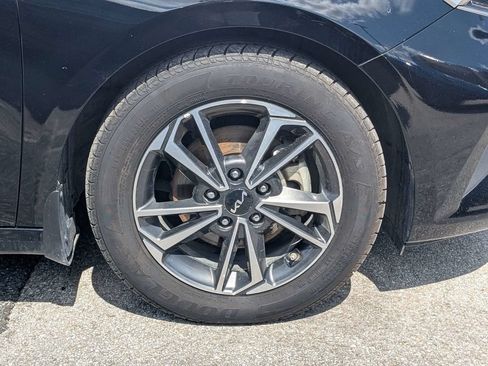 Used 2023 Kia Forte LXS w/ LXS Technology Package FWD image 8