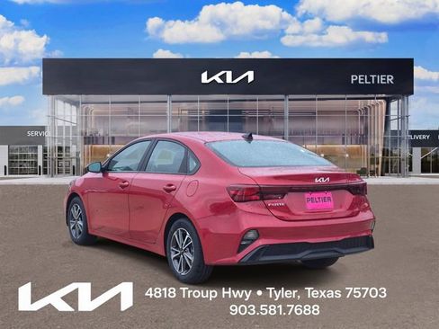 Certified 2022 Kia Forte LXS FWD image 4