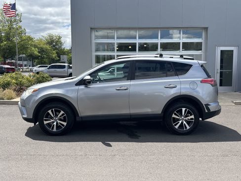 Used 2016 Toyota RAV4 XLE AWD/4WD image 2