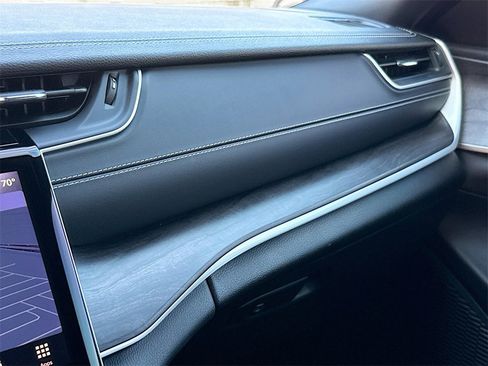 Used 2024 Jeep Grand Cherokee Limited w/ Black Appearance Package image 22