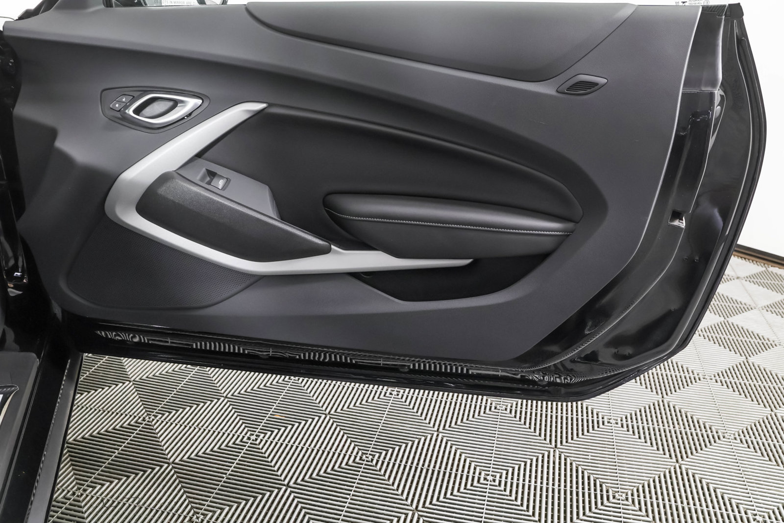 Used 2023 Chevrolet Camaro LT RWD image 40