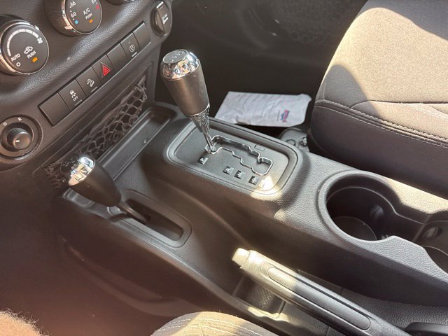 Used 2013 Jeep Wrangler Unlimited Sahara w/ Connectivity Group AWD/4WD image 19