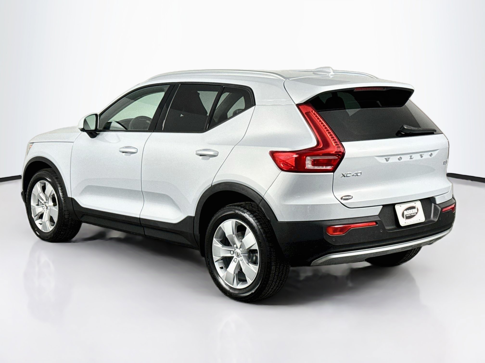 Used 2022 Volvo XC40 T5 Momentum AWD/4WD image 13