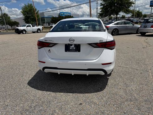 Used 2024 Nissan Sentra SV FWD image 17