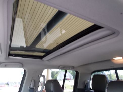 Used 2020 Nissan Frontier PRO-4X w/ Pro-4x Utility Package image 31