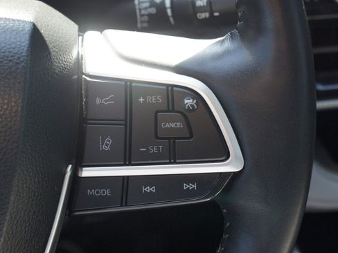 Used 2023 Toyota Highlander Platinum image 11