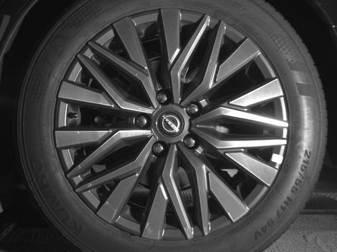 Used 2025 Nissan Altima 2.5 SV image 14