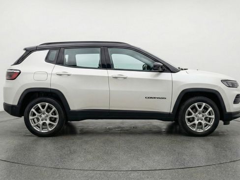 Used 2025 Jeep Compass Limited AWD/4WD image 11