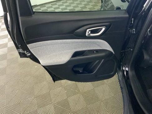 Used 2026 Jeep Compass Latitude image 33