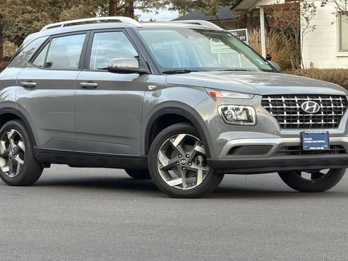 Certified 2023 Hyundai Venue SEL image 2