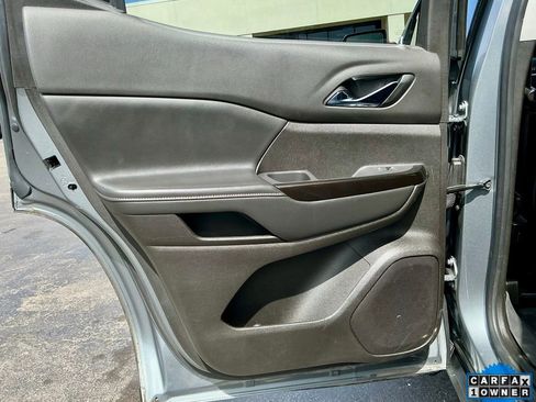 Used 2022 GMC Acadia AT4 w/ Technology Package image 31