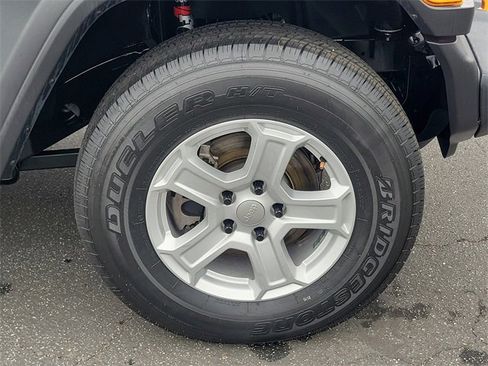 Certified 2021 Jeep Gladiator Sport image 5