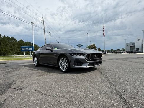Used 2025 Ford Mustang GT Premium RWD image 9