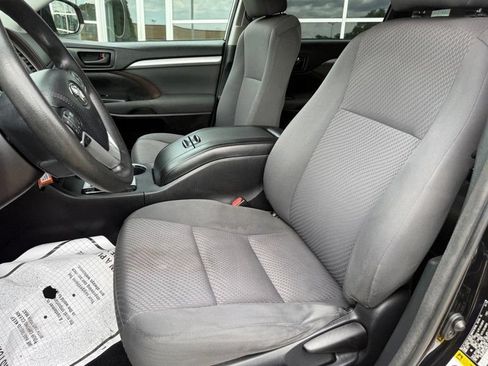 Used 2018 Toyota Highlander LE w/ Protection Package #3 AWD/4WD image 17