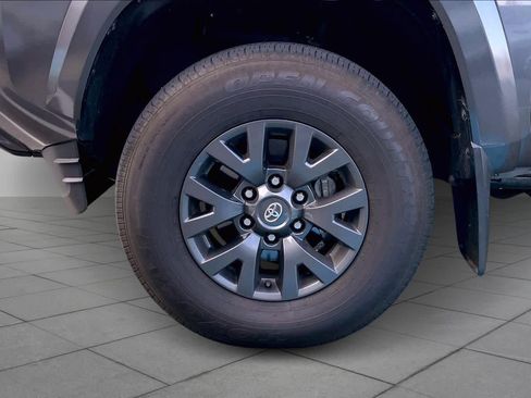 Used 2022 Toyota Tacoma SR5 image 10