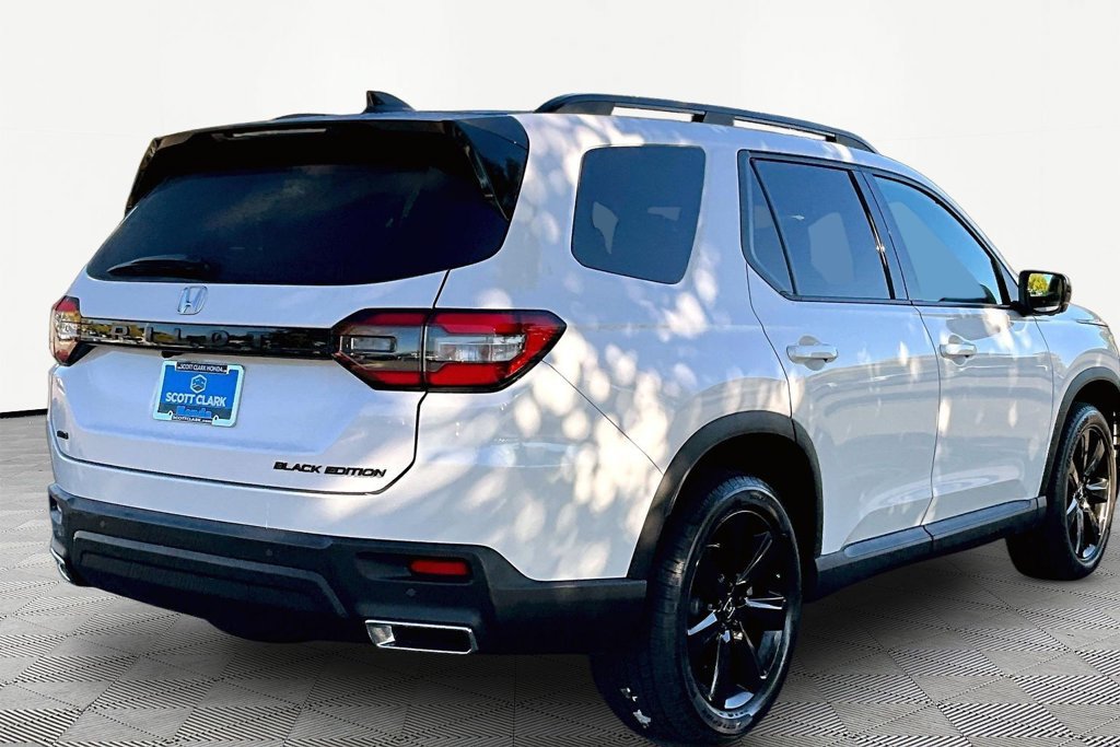 Used 2025 Honda Pilot Black Edition image 6