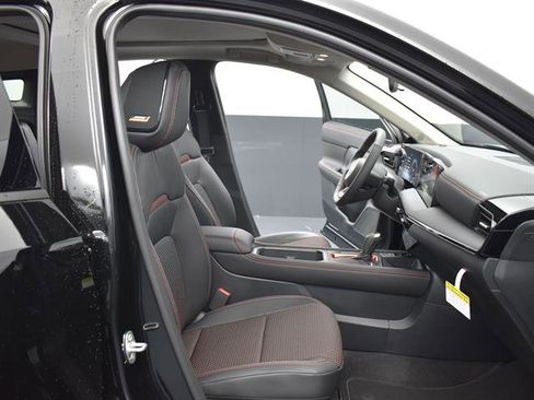Used 2025 Nissan Kicks SR w/ SR Premium Package FWD image 16