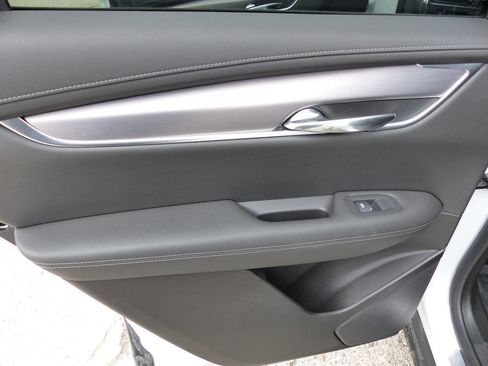 Used 2024 Cadillac XT6 Luxury w/ LPO, Floor Liner Package FWD image 46