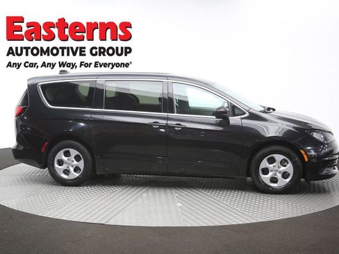 Used 2017 Chrysler Pacifica LX w/ Tire & Wheel Group FWD image 44