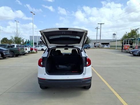 Used 2022 GMC Terrain SLE w/ Driver Convenience Package FWD image 21