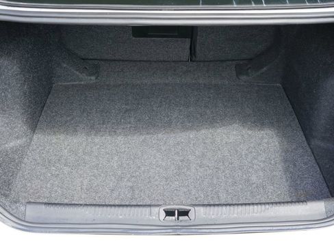 Used 2016 Chrysler 200 Limited FWD image 9