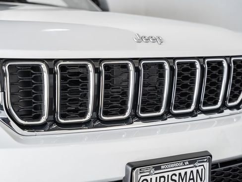 New 2025 Jeep Grand Cherokee Limited w/ MOPAR Finishing Package image 12