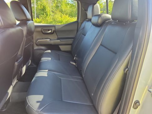 Used 2021 Toyota Tacoma TRD Sport w/ TRD Premium Sport Package AWD/4WD image 16