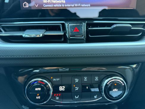 Used 2025 Chevrolet TrailBlazer LT w/ Convenience Package image 11