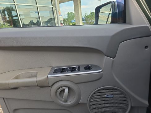 Used 2007 Jeep Commander Sport AWD/4WD image 13