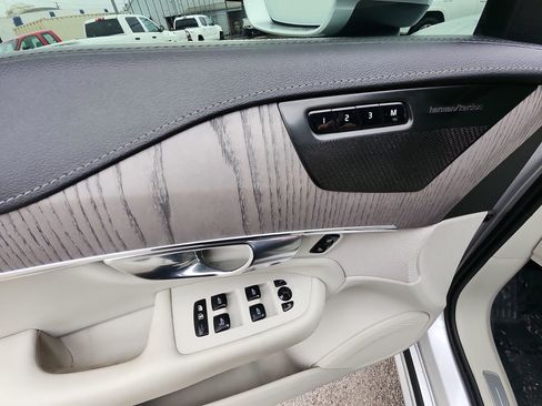 Used 2021 Volvo XC90 T8 Inscription w/ Climate Package image 15