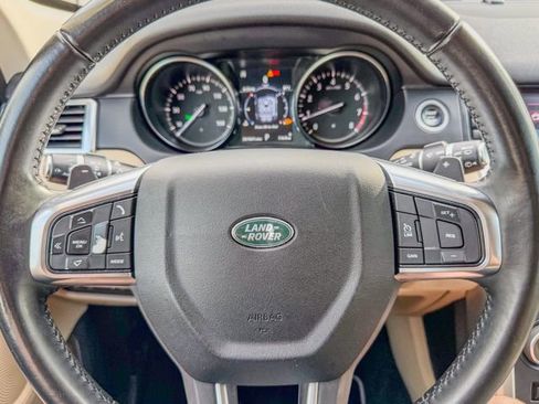 Used 2018 Land Rover Discovery Sport HSE image 16