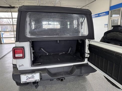 Used 2018 Jeep Wrangler Sport image 9