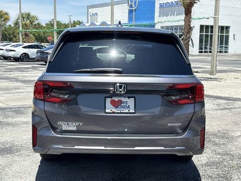 New 2026 Honda Odyssey Touring image 7