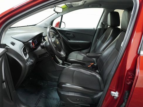 Used 2018 Chevrolet Trax LT w/ LT Convenience Package image 11