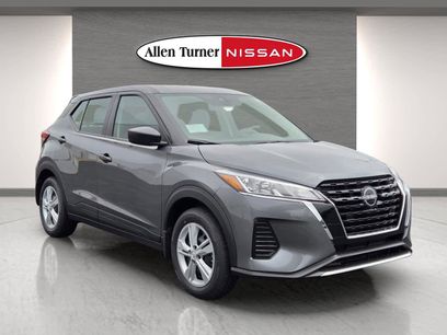 New 2025 Nissan Kicks Play S