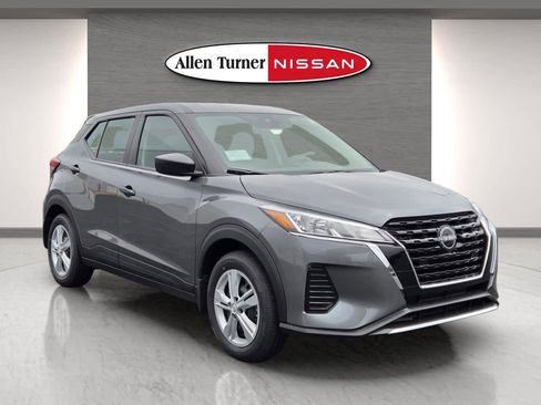 New 2025 Nissan Kicks Play S image 1